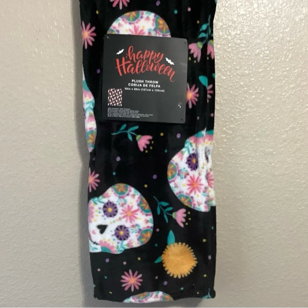 Black Sugar Skulls & Flowers Plush Throw